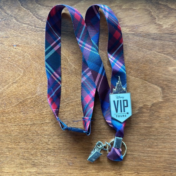 Disney VIP Tour Pin 50th Anniversary Exclusive Edition Walt Disney Castle - Picture 2 of 3